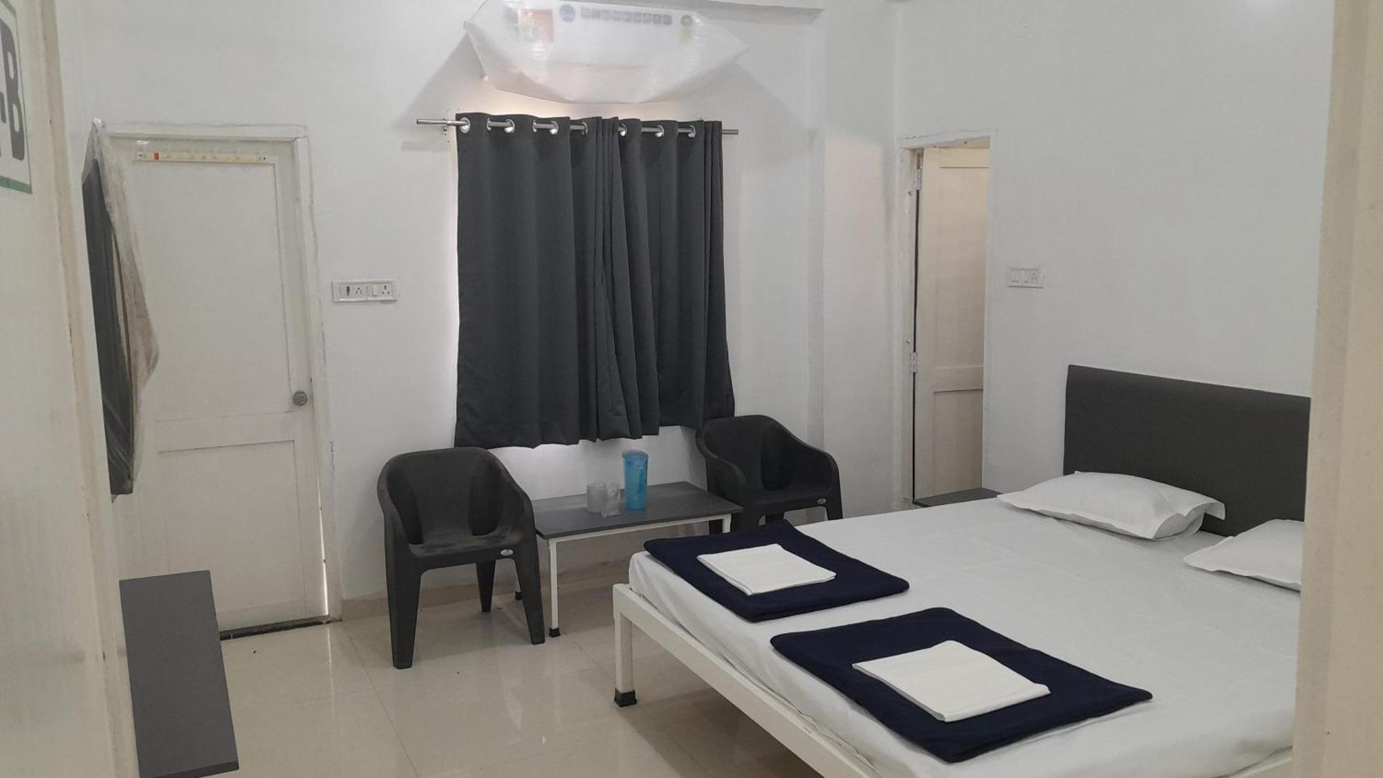 Hotel Gulati Suites Washim Exterior photo