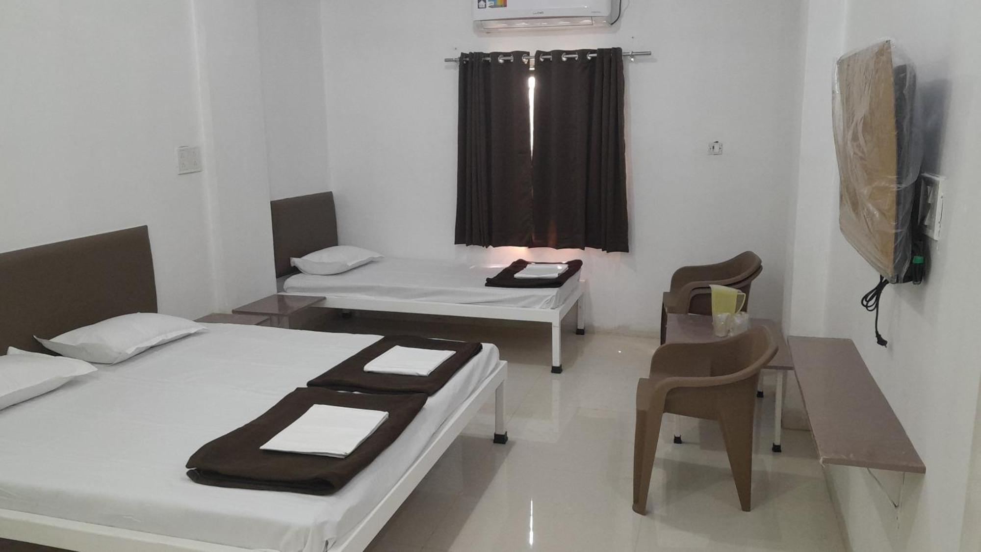 Hotel Gulati Suites Washim Exterior photo
